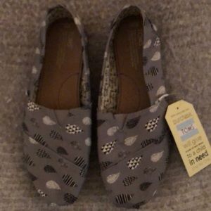 Toms NWT classic discontinued pattern